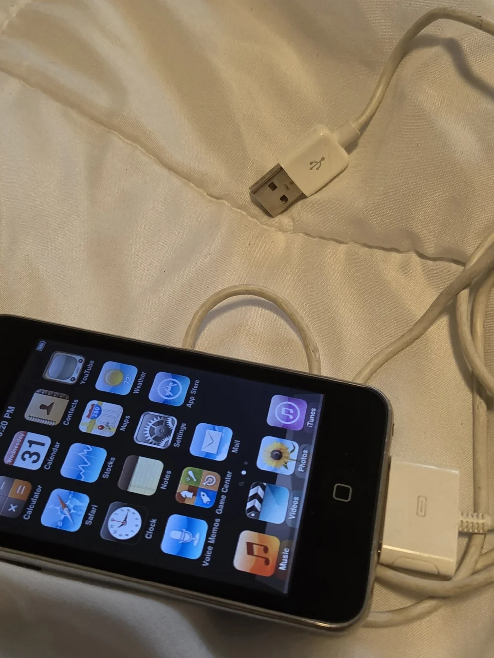 Apple iPod Touch (Black) - Front Display
